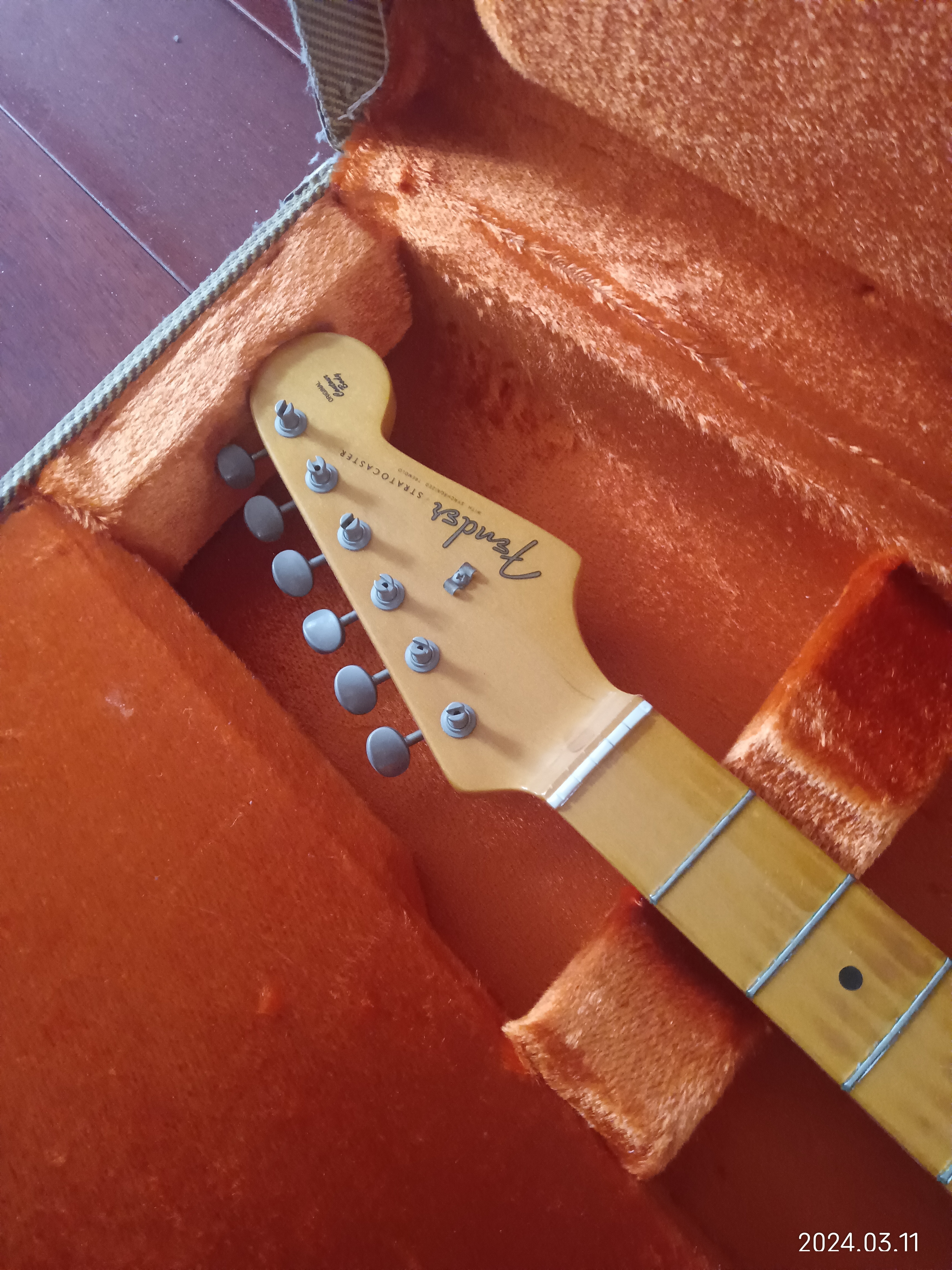 吉他就像女朋友一样，好想再次摸一摸它，